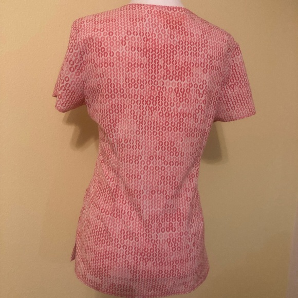 The perfect scrub top! Light and stylish! - Picture 2 of 6